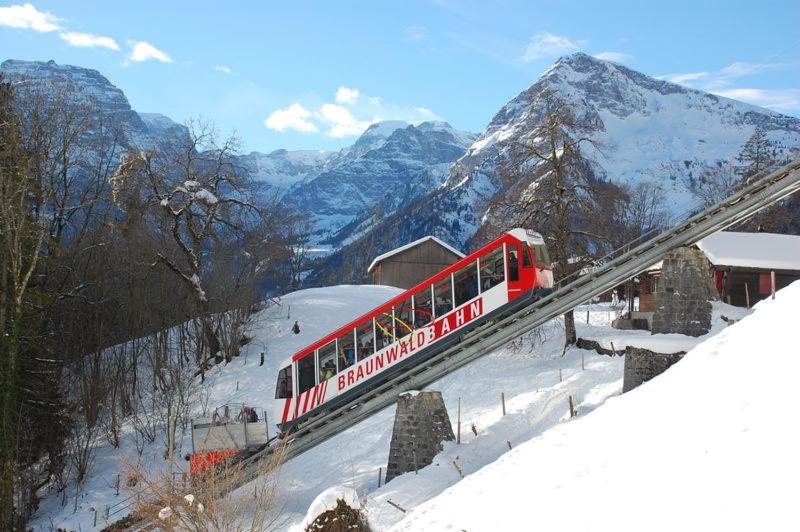 Villa Diese Einfache Unterkunft- Bergheimat Ist Nur Fuer Backpacker- Rucksacktouristen Und Radfahrer - Huettenfeeling Im Backpackerhoues- Ganz Einfach - Ganz Unkompliziert - Ganz Relaxd à Linthal Extérieur photo